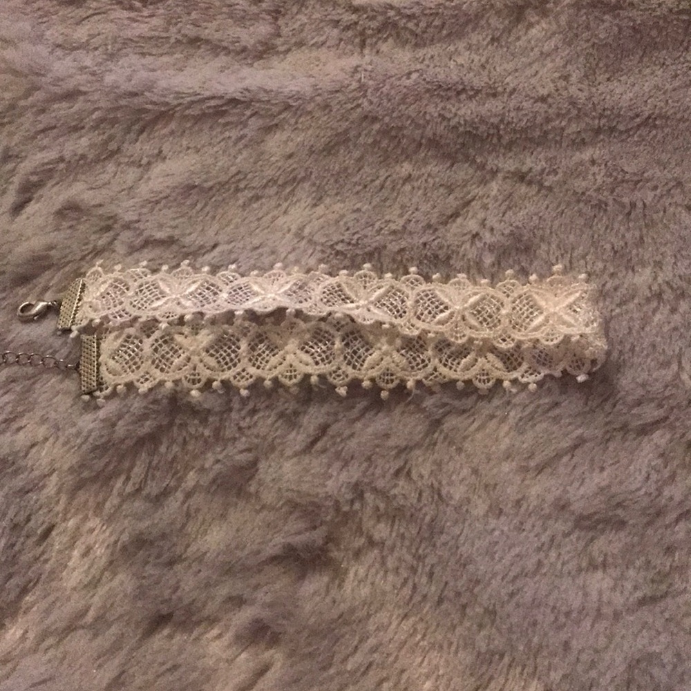 🆕 White lace choker necklace